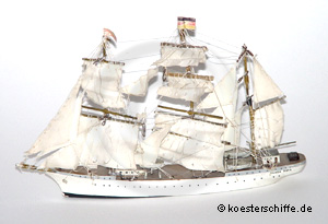 Köster-Modell Gorch Fock mit Stoffsegeln